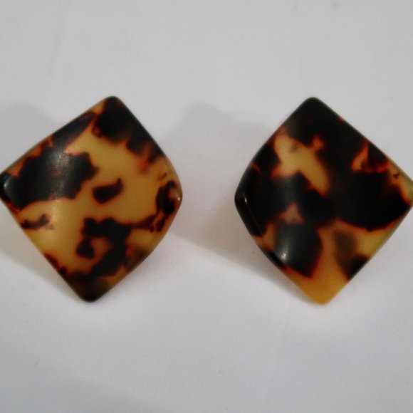 CLOIE faux tortoiseshell post earrings NWT - Picture 3 of 4